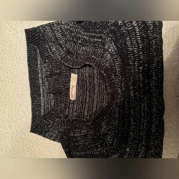 Faded Glory women’s soft black sweater with glittery silver accents size XXL - Picture 2 of 3